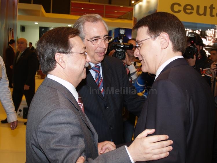 Jordi Sevilla con Juan Vivas y Juan José Imbroda