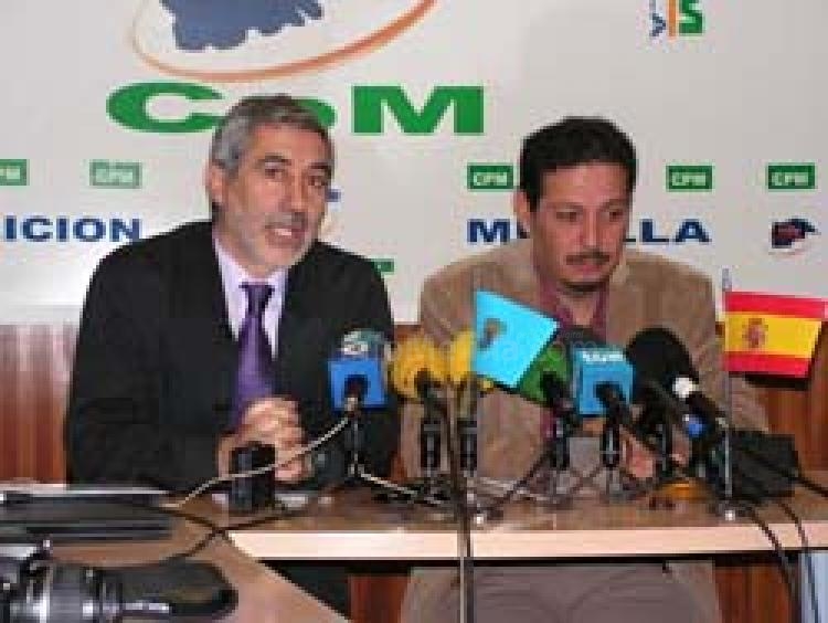 Llamazares y Aberchán durante la última visita del coordinador de IU a Melilla