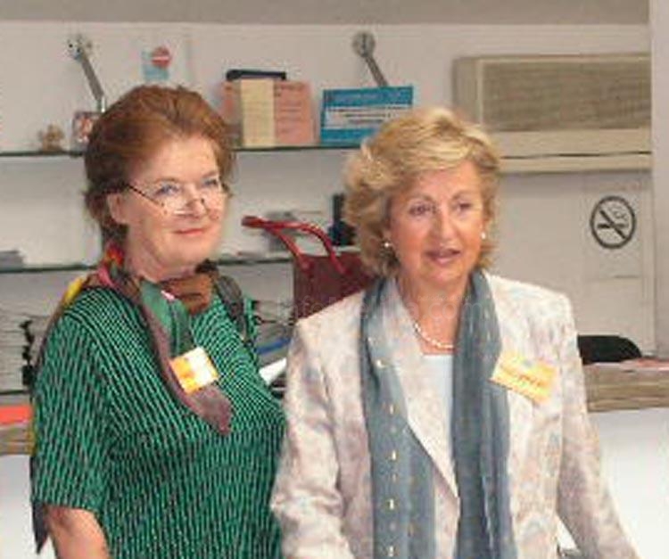 Margarita López Almendáriz asiste a la toma de posesión del nuevo presidente de la Confederación de Empresarios