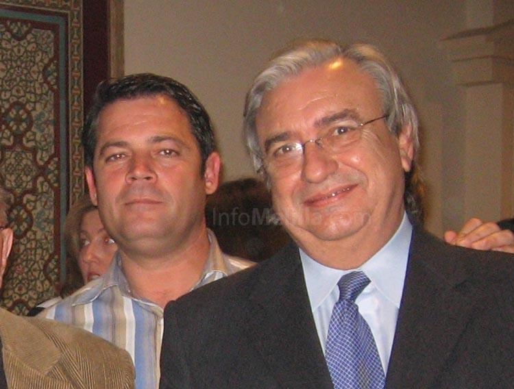 En primer plano, Arturo Esteban