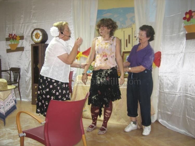 Alegría desbordante en el Centro Social de Mayores para ir despidiendo un verano cargado de acontecimientos festivos