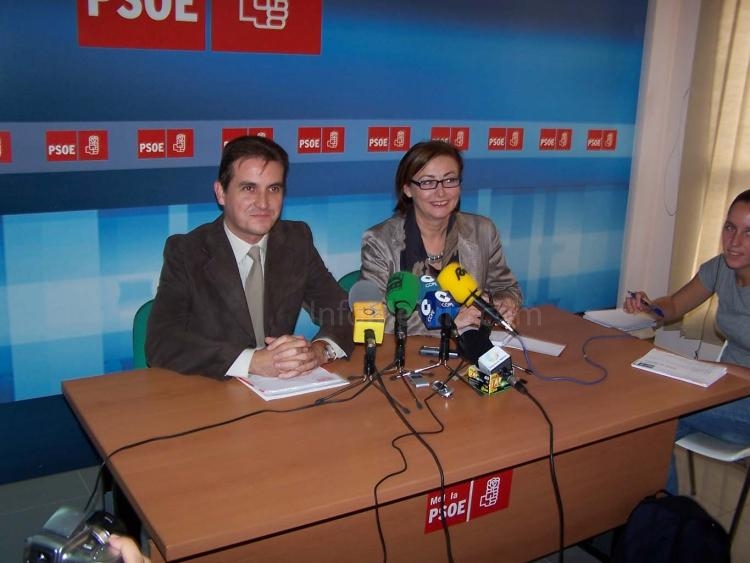 Gregorio Escobar junto a Victoria Monteserín