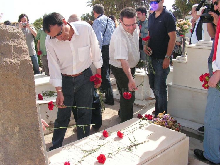 PSOE, UGT y CCOO rinden un emotivo homenaje a los melillenses que dieron su vida por la defensa de las libertades y la democracia