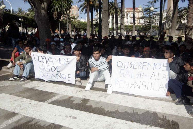 El delegado del Gobierno asegura que los inmigrantes no obtendrán medidas humanitarias con las protestas