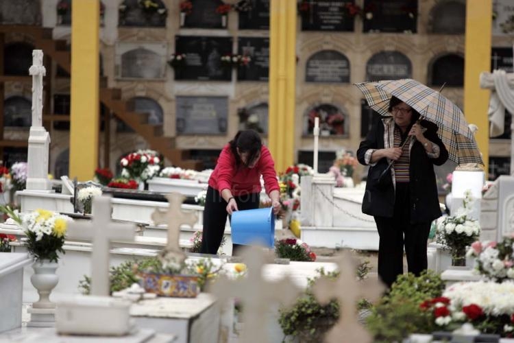 Melilla celebra el Día de Todos los Santos a pesar de que el tiempo no acompaña
