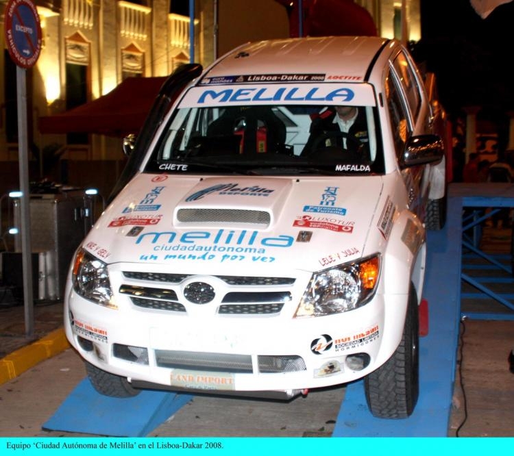 El Toyota "Hilux" del equipo melillense formado por Fidel y Ventaja