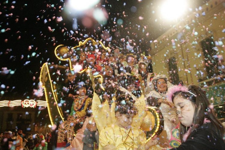 Una colorida cabalgata pone el punto y final al Carnaval 2008