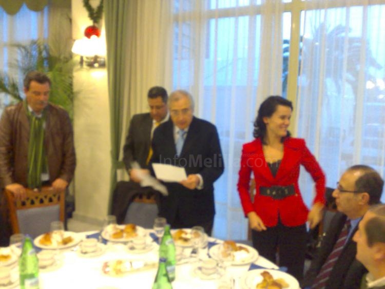 Imbroda comparte una merienda con los participantes de los viajes de la tercera edad y anuncia que continuarán en 2008