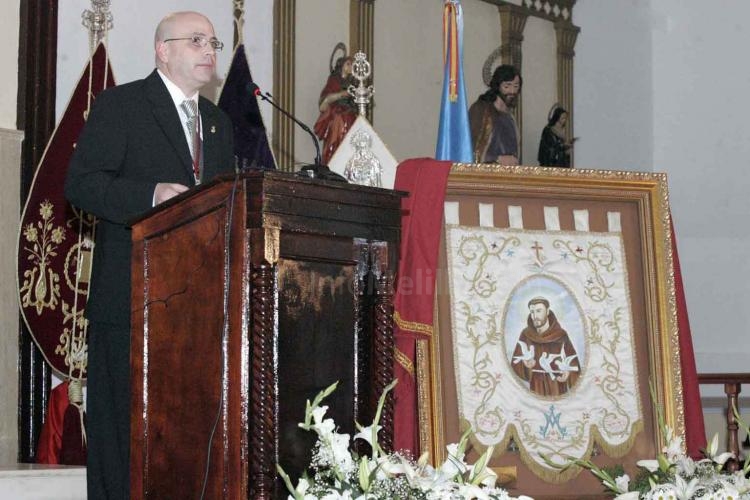 Blas Jesús Imbroda da el aldabonazo inicial a la Semana Santa de Melilla con un pregón lleno de sentimiento e historia