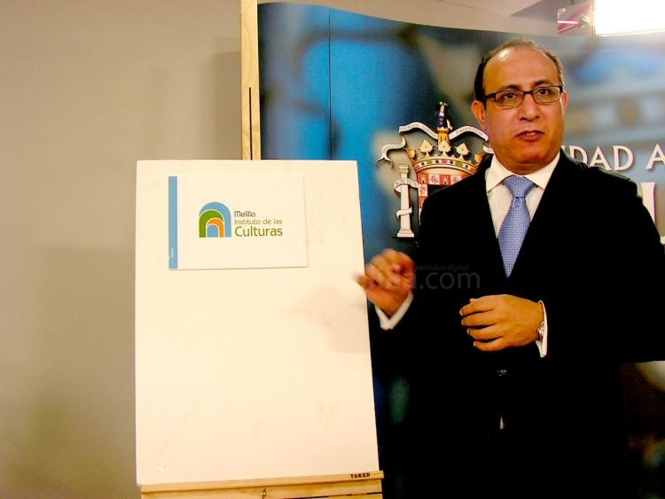 El sevillano Francisco Javier Pérez, ganador del concurso de logotipos para el Instituto de las Culturas