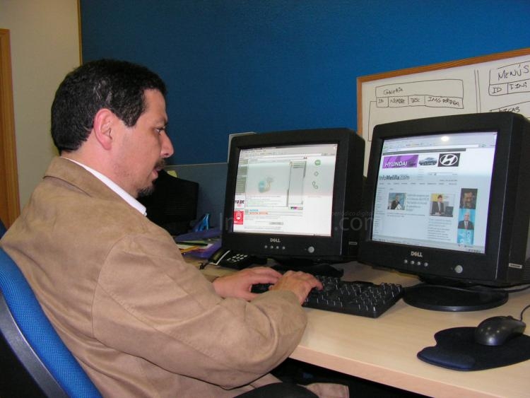 Transcripción del chat entrevista con el candidato al Senado por PSOE-CPM, Mustafa Hamed Moh