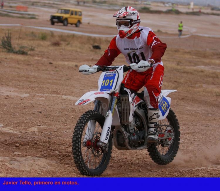 El melillense Tello pilotando su moto