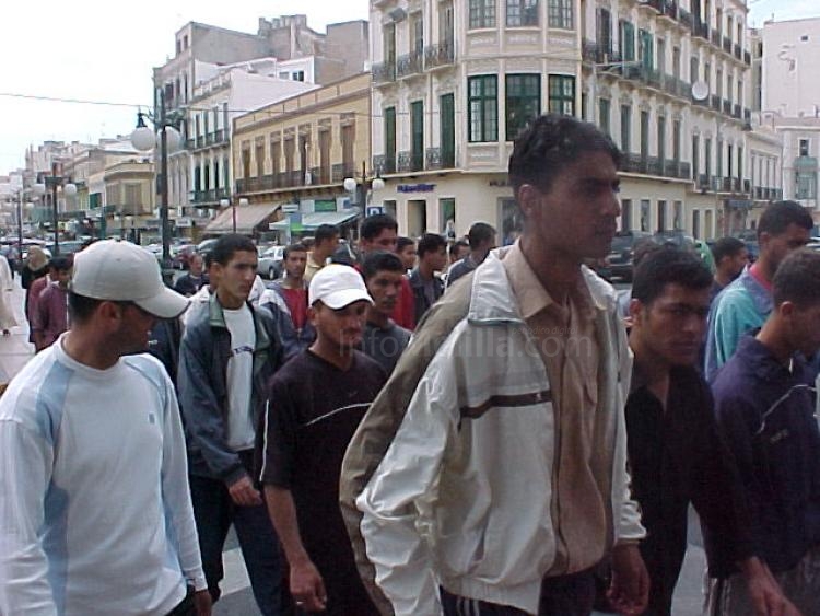 La Delegación del Gobierno traslada a los argelinos en huelga a dependencias policiales para tramitar la repatriación