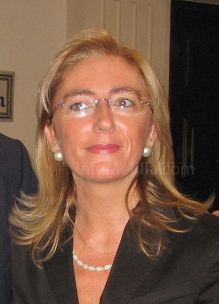 María del Carmen Dueñas, senadora melillense