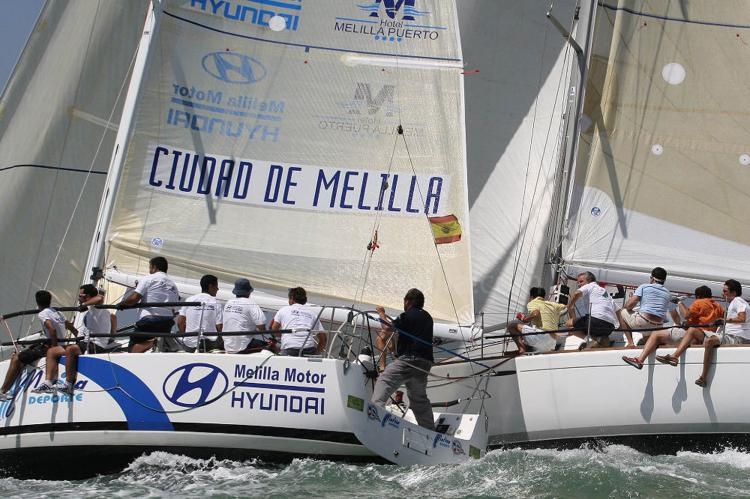 El "Ciudad de Melilla" en plena regata