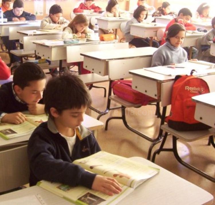 Visto bueno a las nuevas bases del régimen de ayudas y becas al estudio