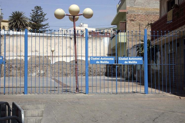 La Policía LocaL desmantela un mercadillo ambulante ilegal y provoca las quejas de los comerciantes