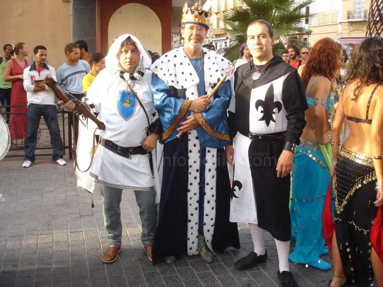 Cortejo y ambiente del mercado medieval