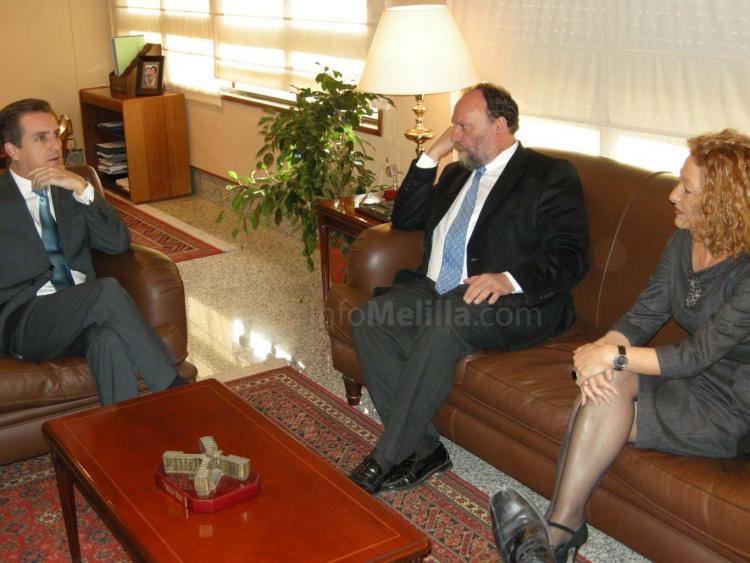 El Rector de la Universidad de Granada en una reunión mantenida con el delegado del Gobierno