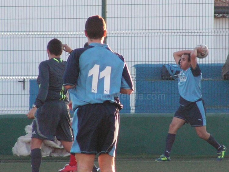 Yamal sacando de banda