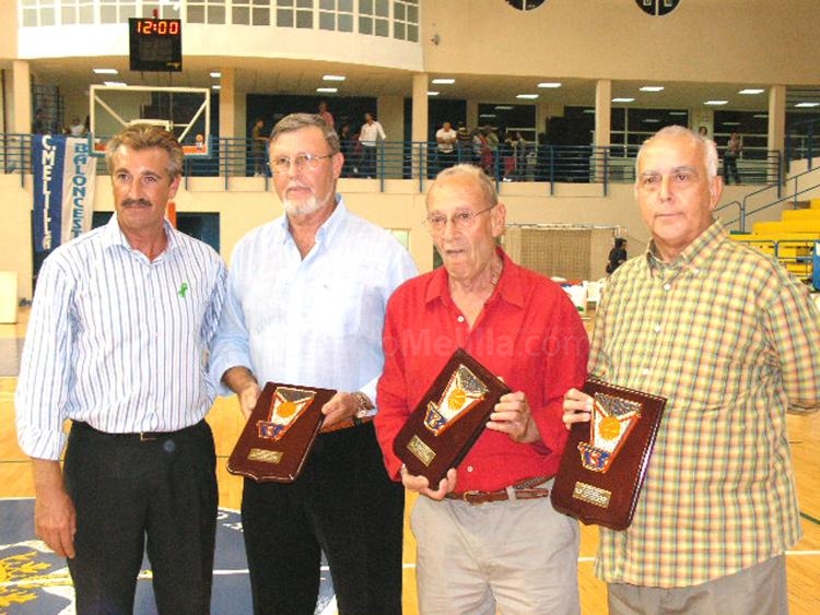 Paco Diaz en una entrega de homenaje a jugadores veteranos
