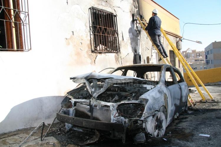 Incendian el coche de un miembro del Partido Popular de Melilla