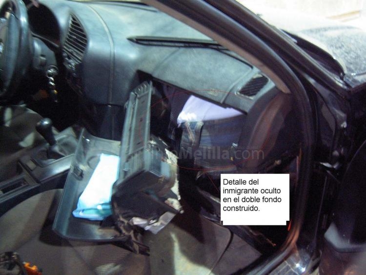 Hallado en el doble fondo de un vehículo un inmigrante totalmente aprisionado y con problemas respiratorios