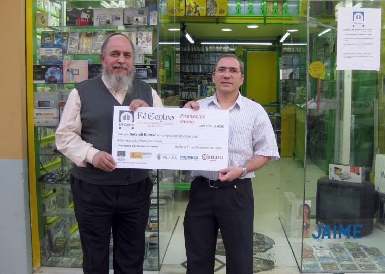 El ganador de los 6.000 euros del sorteo final de “El Centro” se gasta su premio en regalos para toda la familia