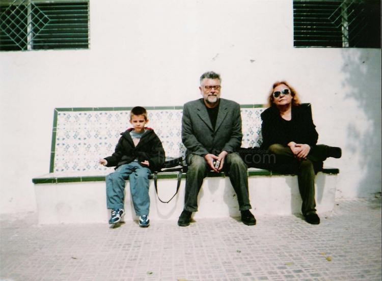 Juan Domínguez Lasierra con su familia
