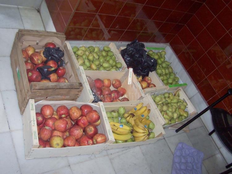 Entre la mercancía decomisada había grandes cantidades de fruta
