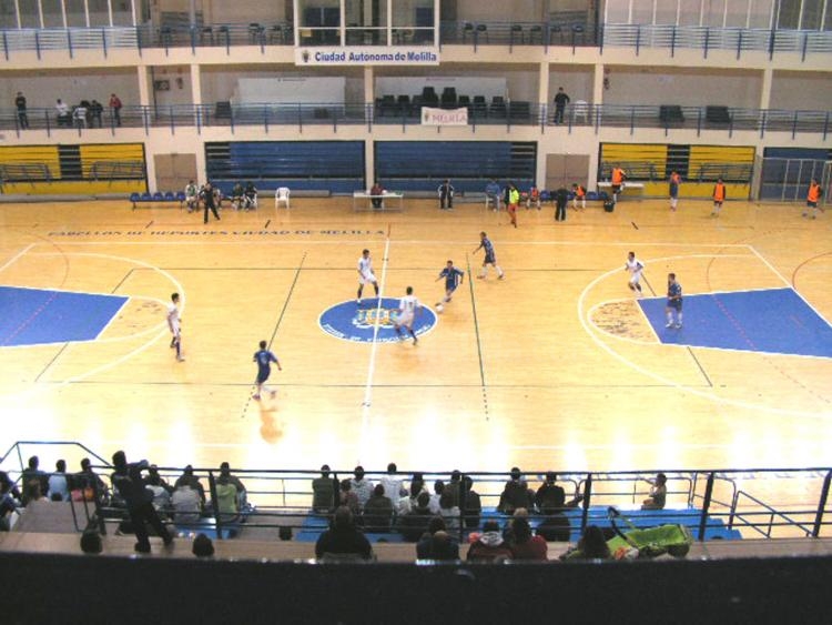 Una vista del partido desde todo lo alto del "Ciudad de Melilla"