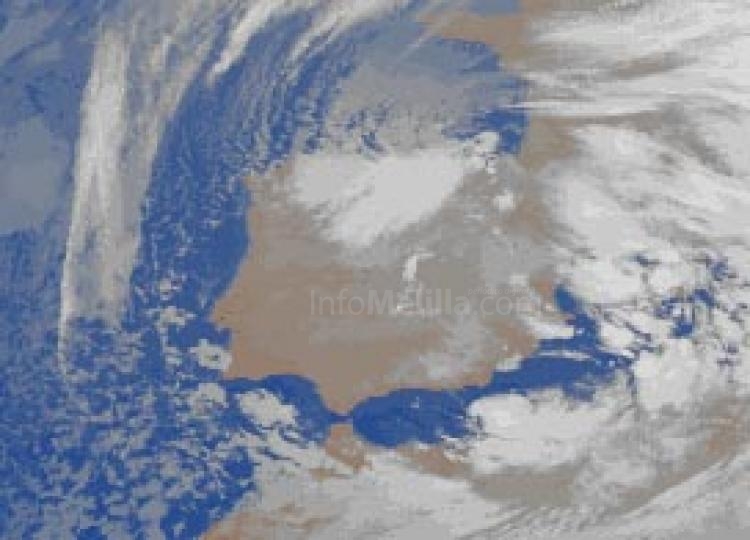 Cielos nubosos y rachas fuertes de viento por la mañana en Melilla