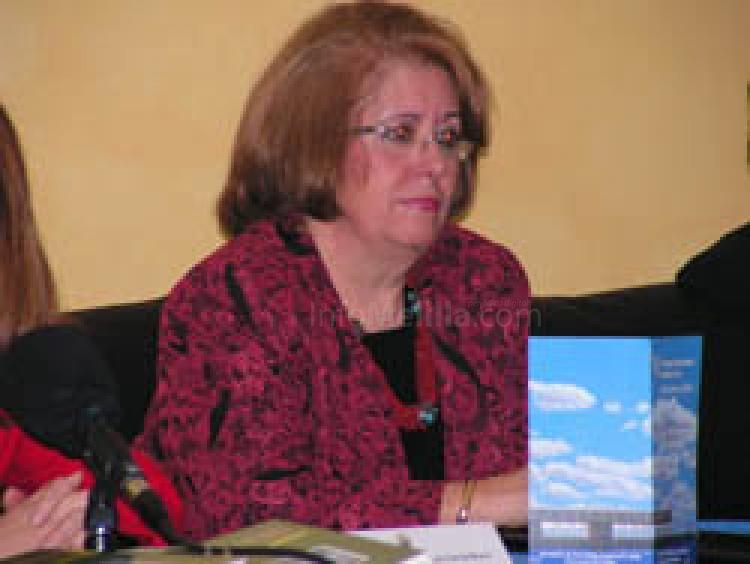 La escritora melillense Encarna León da nombre a este certamen literario