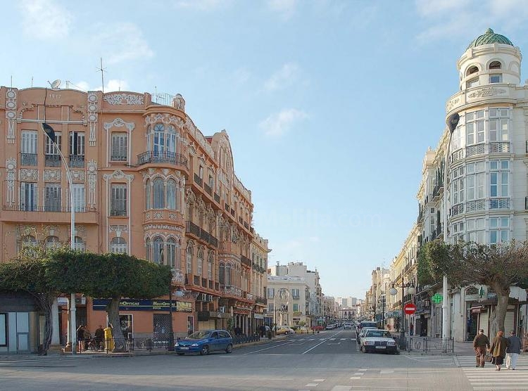 Melilla y el Ministerio de Vivienda invertirán más de 2,3 millones de euros en la rehabilitación de edificios modernistas del centro histórico
