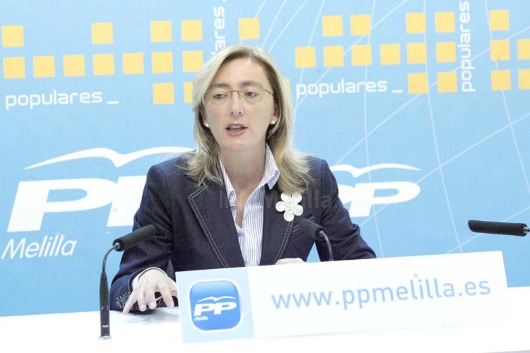 María del Carmen Dueñas, senadora popular