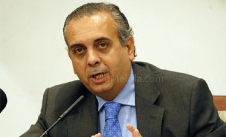 José Luis Sáez muestra "indignación por el atraco" al presidente del Melilla Baloncesto