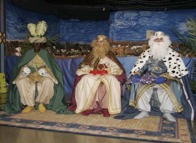 La Cabalgata de Reyes de Melilla repartirá más de 3.000 kilos de caramelos