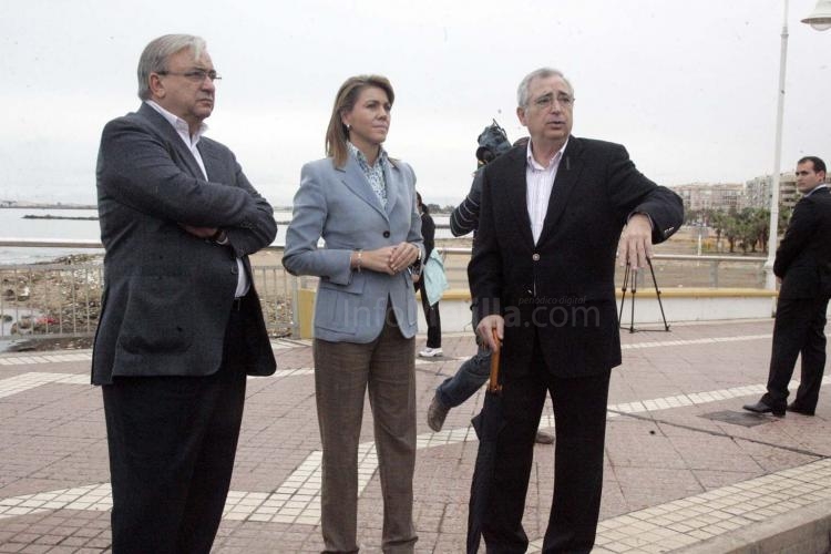 De Cospedal visita el litoral melillense para comprobar los daños ocasionados por las últimas lluvias