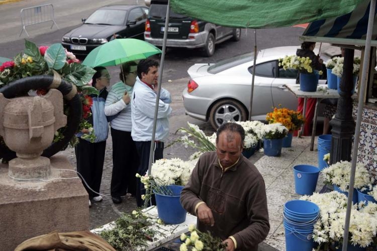 Melilla celebra el Día de Todos los Santos a pesar de que el tiempo no acompaña