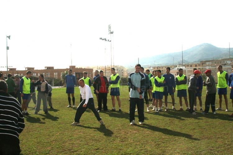 Unión Deportiva Melilla: Los usuarios del Centro “Gámez Morón” devolvieron visita al “Alvarez Claro” y “entrenaron” con la plantilla