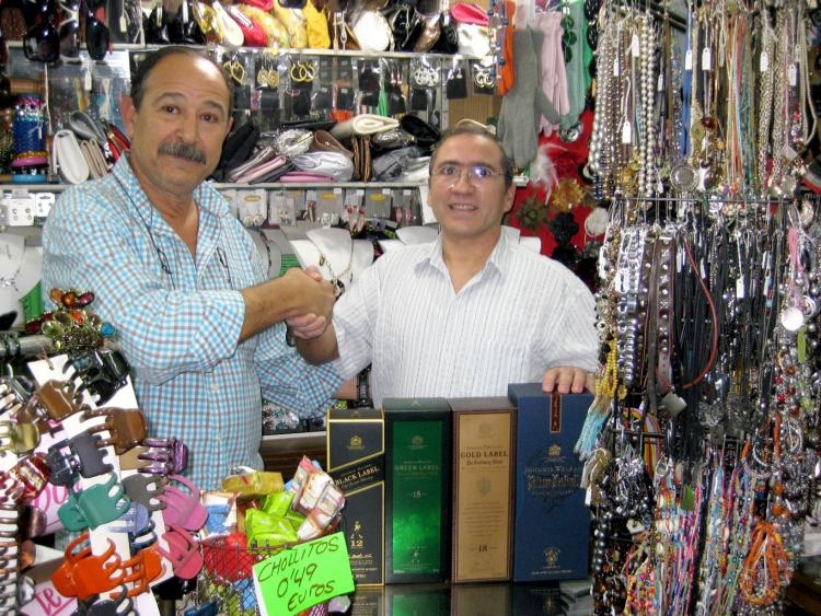 El ganador de los 6.000 euros del sorteo final de “El Centro” se gasta su premio en regalos para toda la familia