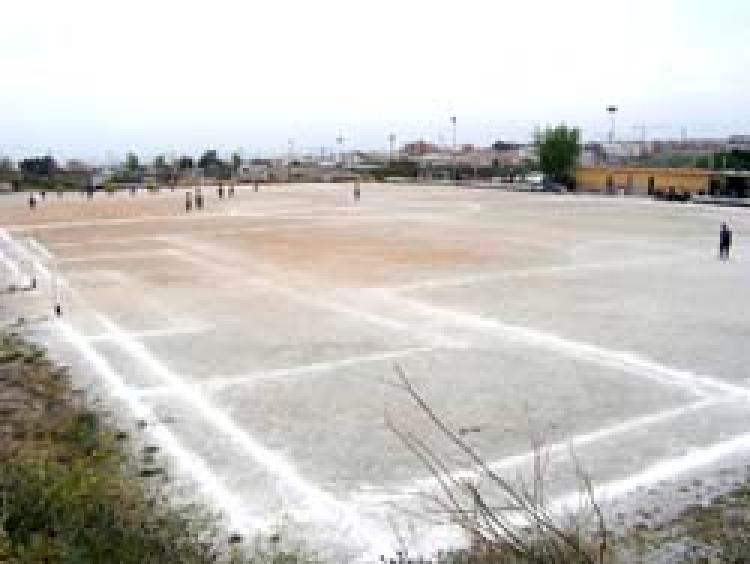 Jugar en un campo de tales caracteristicas y si encima intentan agredirte, es muy complicado