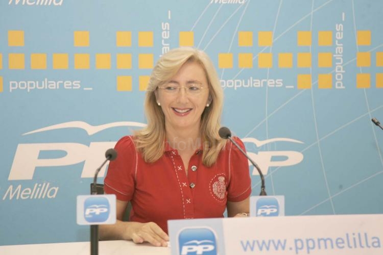 María del Carmen Dueñas, senadora melillense