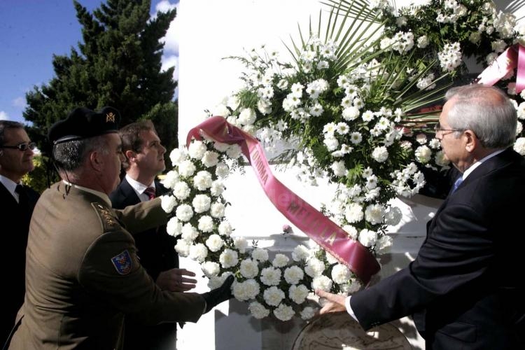 Melilla rinde tributo a personajes ilustres fallecidos y a víctimas de accidentes