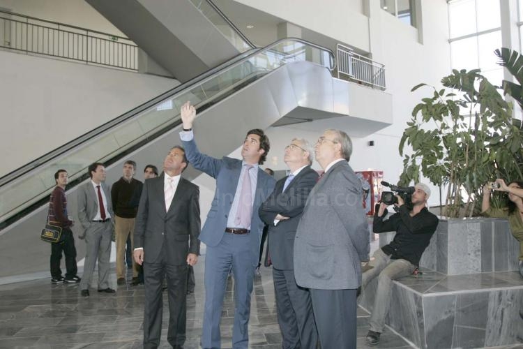 Imbroda, sorprendido ante el estado final del nuevo Puerto, cree que su apertura no debe tardar "ni un minuto más"