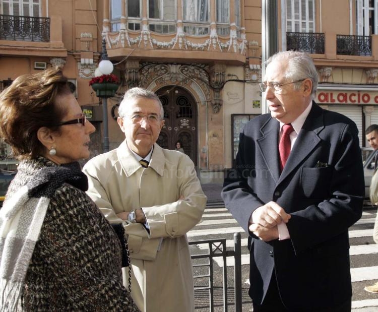 Imbroda ha acompañado a la familia de Nieto durante el emotivo homenaje