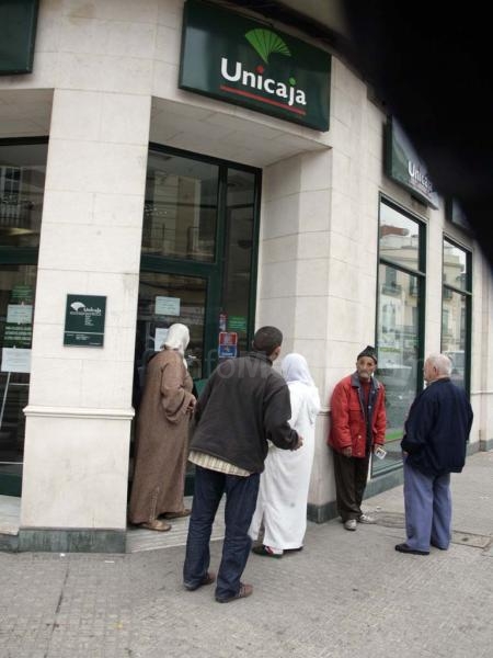 Intentan robar en una oficina de Unicaja en Melilla con un butrón en el techo