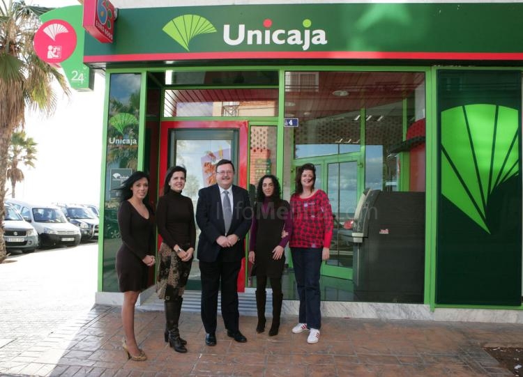 Unicaja reforma y amplía la oficina del Paseo Marítimo celebrando su décimo aniversario en Melilla