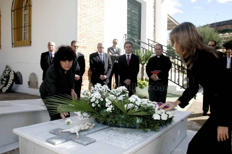 Melilla rinde tributo a personajes ilustres fallecidos y a víctimas de accidentes