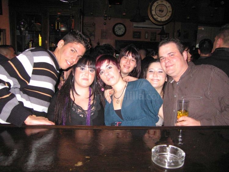 Los melillenses disfrutan de una Nochebuena con fiesta y celebración